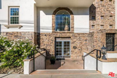 Magnificent Newly Listed Moorpark Villas Condominium Located at 12407 Moorpark Street #106