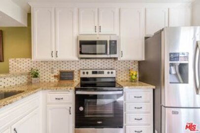 Magnificent Lake Grove Condominium Located at 12555 S Euclid Street #32 was Just Sold