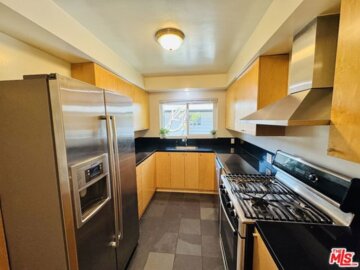 912 6th Street #8 Photo