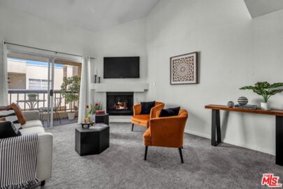 21520 Burbank Boulevard #313 Photo