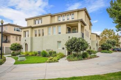 Beautiful Clover Townhouse Located at 1719 Rolling Water Drive #2 was Just Sold