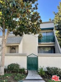 Marvelous Peppertree Northridge Condominium Located at 18514 Mayall Street #A was Just Sold