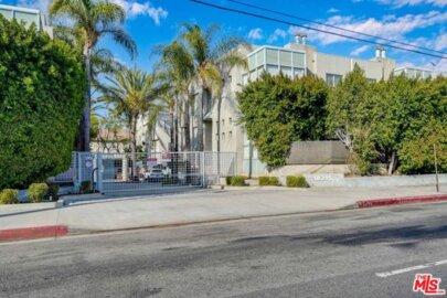 18215 Burbank Boulevard #4 Photo