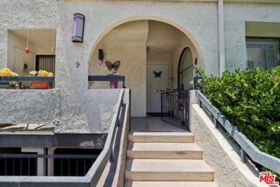 21620 Burbank Boulevard #9 Photo