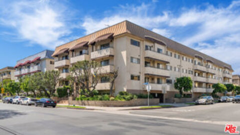 Stunning Encino Regency Condominium Located at 5353 Yarmouth Avenue #105 was Just Sold