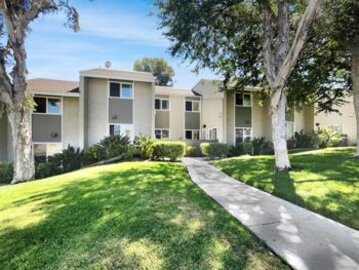 Delightful Lake Park Villas Townhouse Located at 6333 College Grove Way #4 was Just Sold