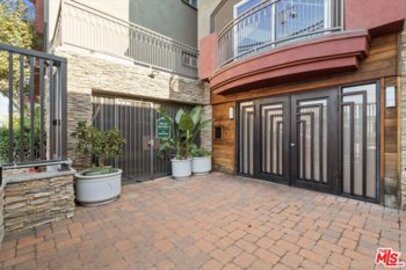 Lovely Comenzar De Nuevo Condominium Located at 11124 Burbank Boulevard #212 was Just Sold