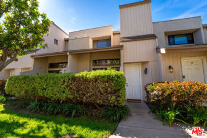 Magnificent Oak Pointe Condominium Located at 15157 Magnolia Boulevard #E was Just Sold