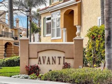 Splendid Avanti Townhouse Located at 7182 Calabria Court #A was Just Sold