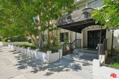 Terrific Newly Listed Chateau Encino Condominium Located at 5315 Zelzah Avenue #3