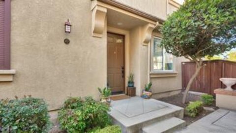 Impressive Belleza Townhouse Located at 2122 Cantata Drive #40 was Just Sold