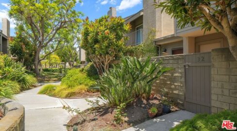 32 Village Parkway Photo