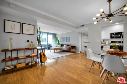 5325 Newcastle Avenue #207 Photo