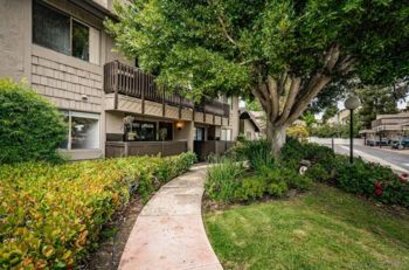 Spectacular La Jolla Park Villas Condominium Located at 8350 Via Sonoma #B was Just Sold
