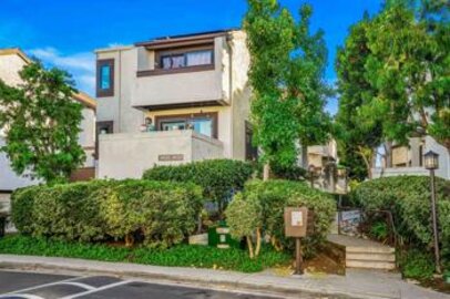 Charming Sea Colony Townhouse Located at 3926 Voltaire Street was Just Sold