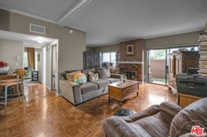 Beautiful Valley Oaks II Condominium Located at 15155 Sherman Way #5 was Just Sold
