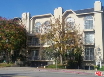 Splendid Villas at Moorpark Townhouse Located at 11445 Moorpark Street #11 was Just Sold