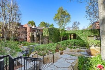 Elegant Encino Towers Condominium Located at 4720 Park Encino Lane #119 was Just Sold