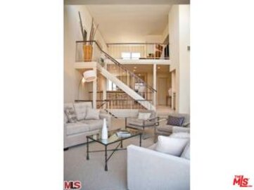 Fabulous 30 Reef Condominium Located at 30 Reef Street #3 was Just Sold