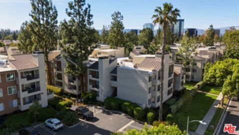 21450 Burbank Boulevard #314 Photo
