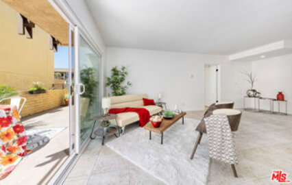 Gorgeous The Camelot Condominium Located at 5600 Kensington Way #106 was Just Sold