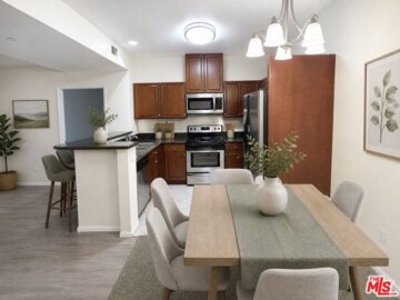 13941 Sherman Way #204 Photo