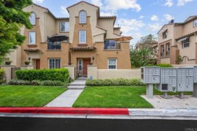 Fabulous Treviana Townhouse Located at 1942 Caminito De La Cruz was Just Sold