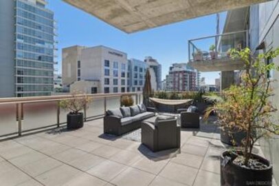 Elegant Newly Listed The Mark Condominium Located at 800 The Mark Lane #904