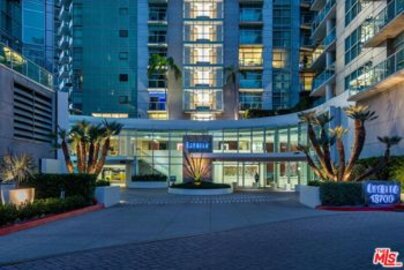 Stunning Azzurra Condominium Located at 13700 Marina Pointe Drive #426 was Just Sold