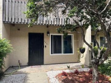 Spectacular Oakdale Park Condominium Located at 1321 Oakdale Avenue was Just Sold