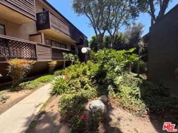7300 Corbin Avenue #M Photo