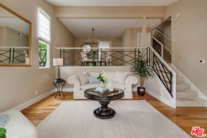 Splendid Villa Alicante Townhouse Located at 4317 Alla Road #1 was Just Sold