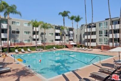 Splendid Parkridge Condominium Located at 4915 Tyrone Avenue #102 was Just Sold