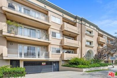 Delightful Newly Listed El Patio Condominium Located at 937 12th Street #204