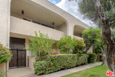 Magnificent Encino Spa West Condominium Located at 5256 Lindley Avenue was Just Sold