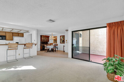7255 Balboa Boulevard #20 Photo