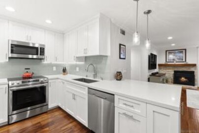 Splendid Marina Park Condominium Located at 750 State Street #124 was Just Sold