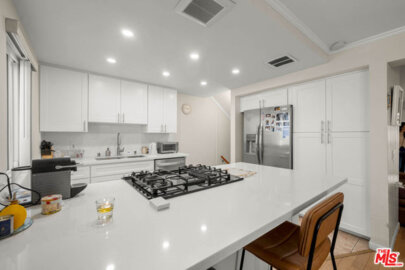 18333 Hatteras Street #20 Photo