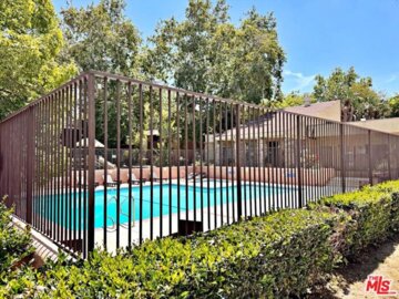 18350 Hatteras Street #152 Photo