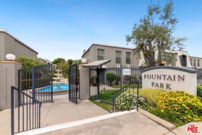 22049 Oxnard Street Photo