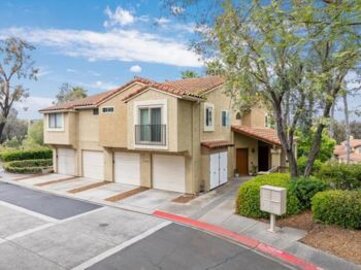 Impressive Newly Listed Lomas Bernardo Townhouse Located at 11824 Paseo Lucido #32