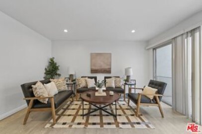 Phenomenal Peppertree Northridge Condominium Located at 18518 Mayall Street #H was Just Sold