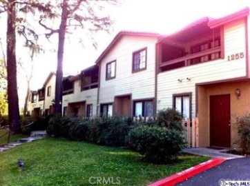 Delightful Los Robles Townhomes Condominium Located at 1255 N Los Robles Avenue #20 was Just Sold