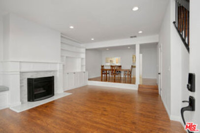 Lovely Newly Listed Moorpark Manor Condominium Located at 13948 Moorpark Street #4