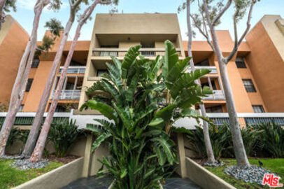 Lovely Newly Listed Kings Villas Condominium Located at 750 N Kings Road #115