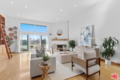 Impressive Newly Listed Via Marina Tahiti Condominium Located at 3950 Via Dolce #518