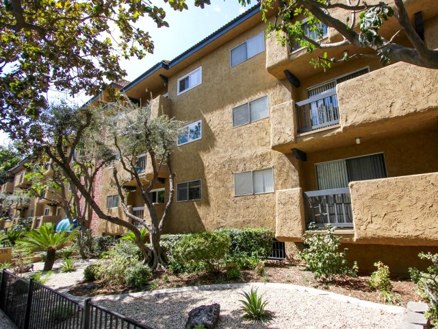 Madison Plaza Condos, Lofts & Townhomes For Sale | Madison Plaza Real