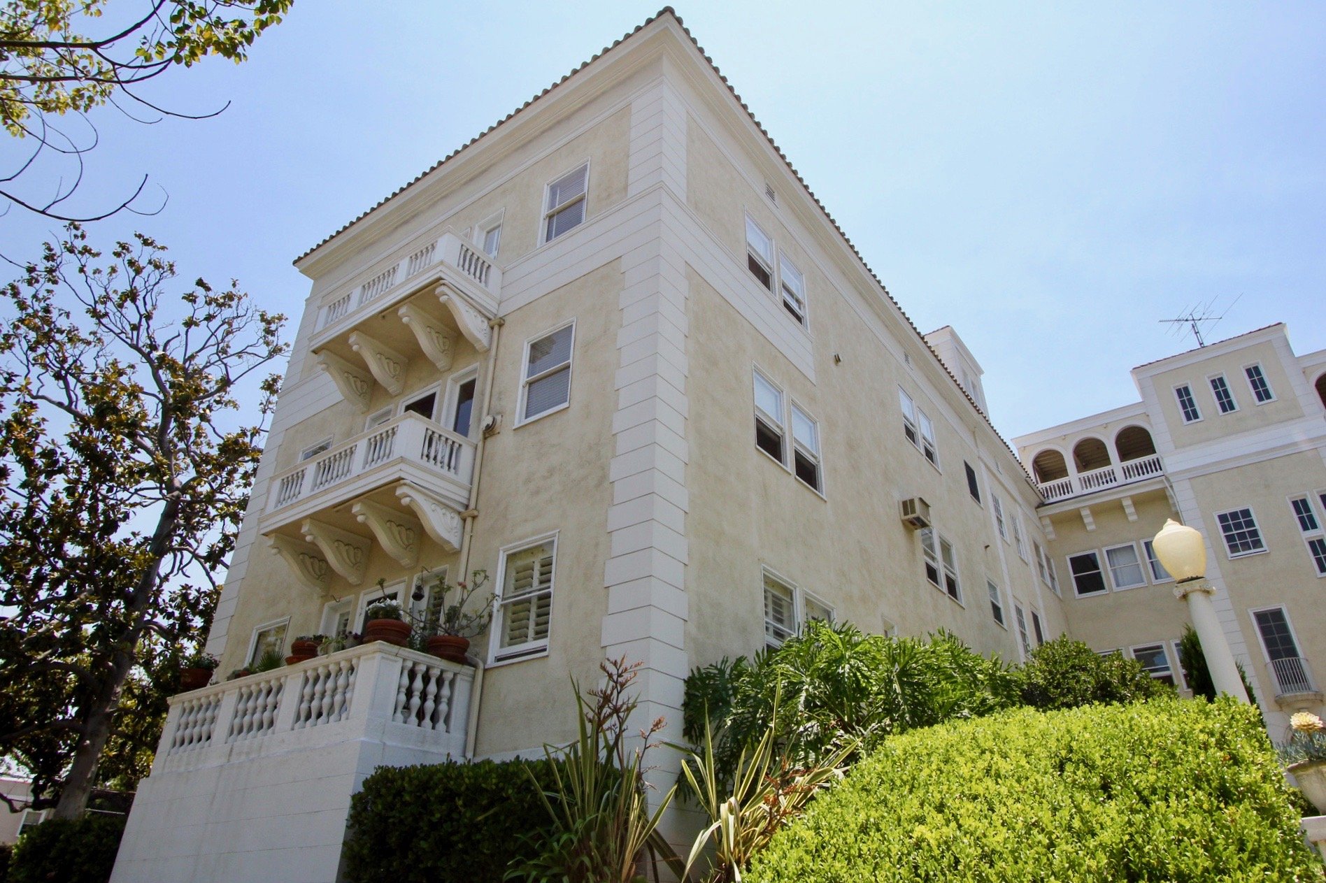 Miramonte Terrace Condos, Lofts & Townhomes For Sale Miramonte