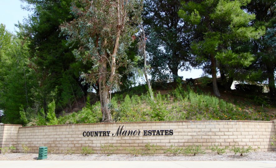 The sign at the entrance to Country Manor Estates in Temecula