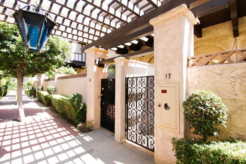 The entrance into Alhambra Townhouse
